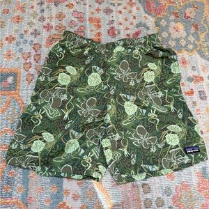 Patagonia Men's Green Floral Athletic Shorts